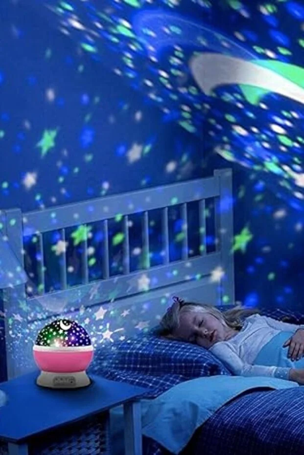 Ay ve Yıldızlı Gökyüzü Yansıtmalı Dönen Projeksiyon Gece Lambası- Çocuk Bebek Odası Pembe